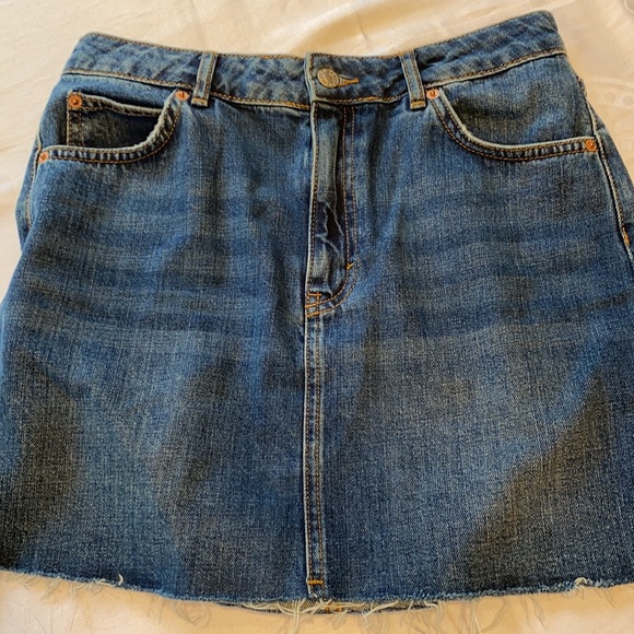 Top shop Moto jean skirt in size 6. - Picture 4 of 4